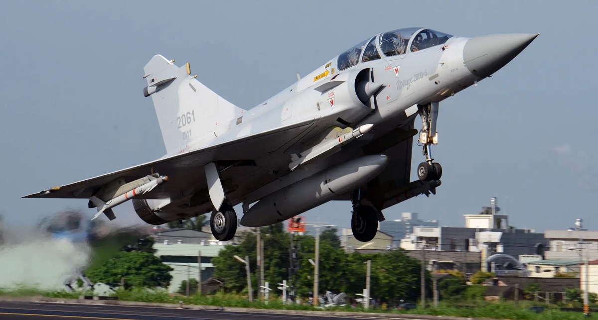 Taiwan sta modernizzando i caccia Mirage 2000-5 a causa dei ritardi nelle consegne dei jet statunitensi F-16 Block 70 Viper. Taiwan sta modernizzando i caccia Mirage 2000-5 a causa dei ritardi nelle consegne dei jet statunitensi F-16 Block 70 Viper.