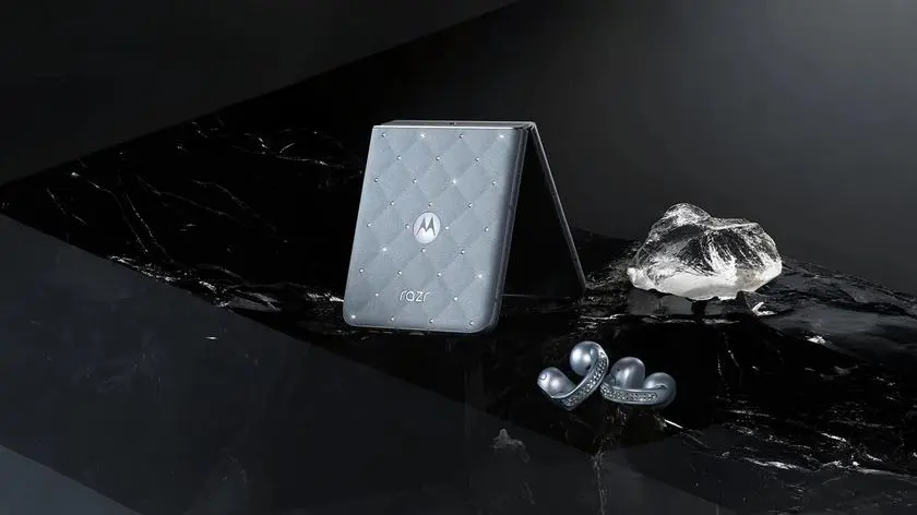 Gioielli Swarovski per Motorola Razr 60: stile in ogni dettaglio Motorola Razr 60: lusso con cristalli Swarovski