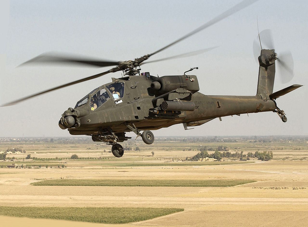 Un'analisi dettagliata delle capacità: Elicottero AH-64D in azione