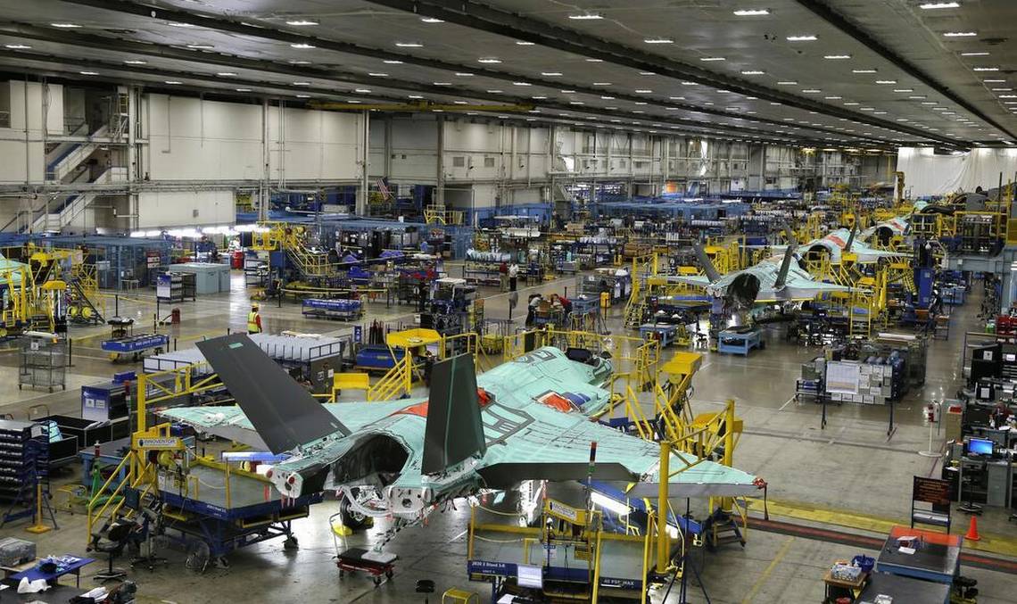 Lockheed Martin ha ricevuto quasi 606,8 milioni di dollari per l'acquisto di componenti destinati alla produzione di 173 caccia di quinta generazione F-35 Lightning II. Lockheed Martin ha ricevuto quasi 606,8 milioni di dollari per l'acquisto di componenti destinati alla produzione di 173 caccia di quinta generazione F-35 Lightning II.