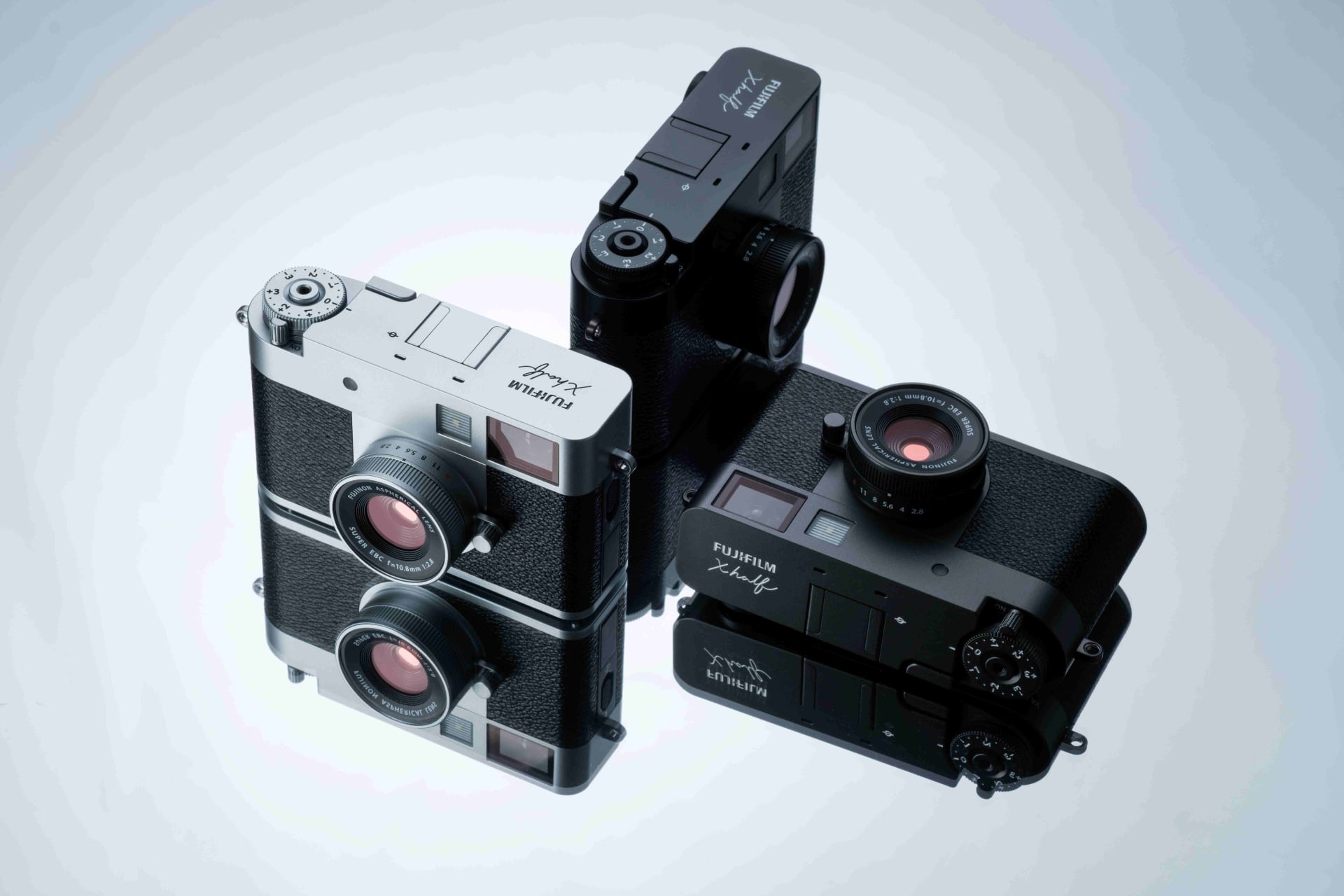Anteprima tecnologica: Fujifilm presenta la fotocamera X half Fujifilm presenta una nuova fotocamera a mezzo formato della serie X