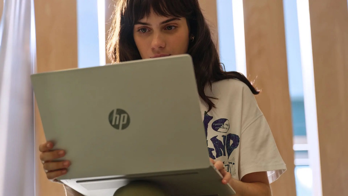 HP ha svelato l'OmniBook 5, una linea di laptop compatti e potenti ottimizzati per applicazioni di intelligenza artificiale HP ha svelato l'OmniBook 5, una linea di laptop compatti e potenti ottimizzati per applicazioni di intelligenza artificiale