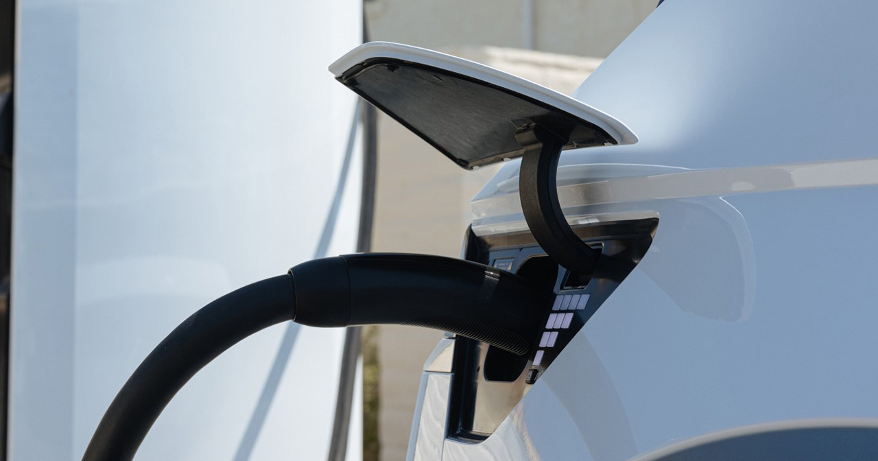 Ricarica in un nuovo modo: Hyundai Ioniq 5 e NACS Hyundai Ioniq 5 è ora compatibile con la ricarica NACS
