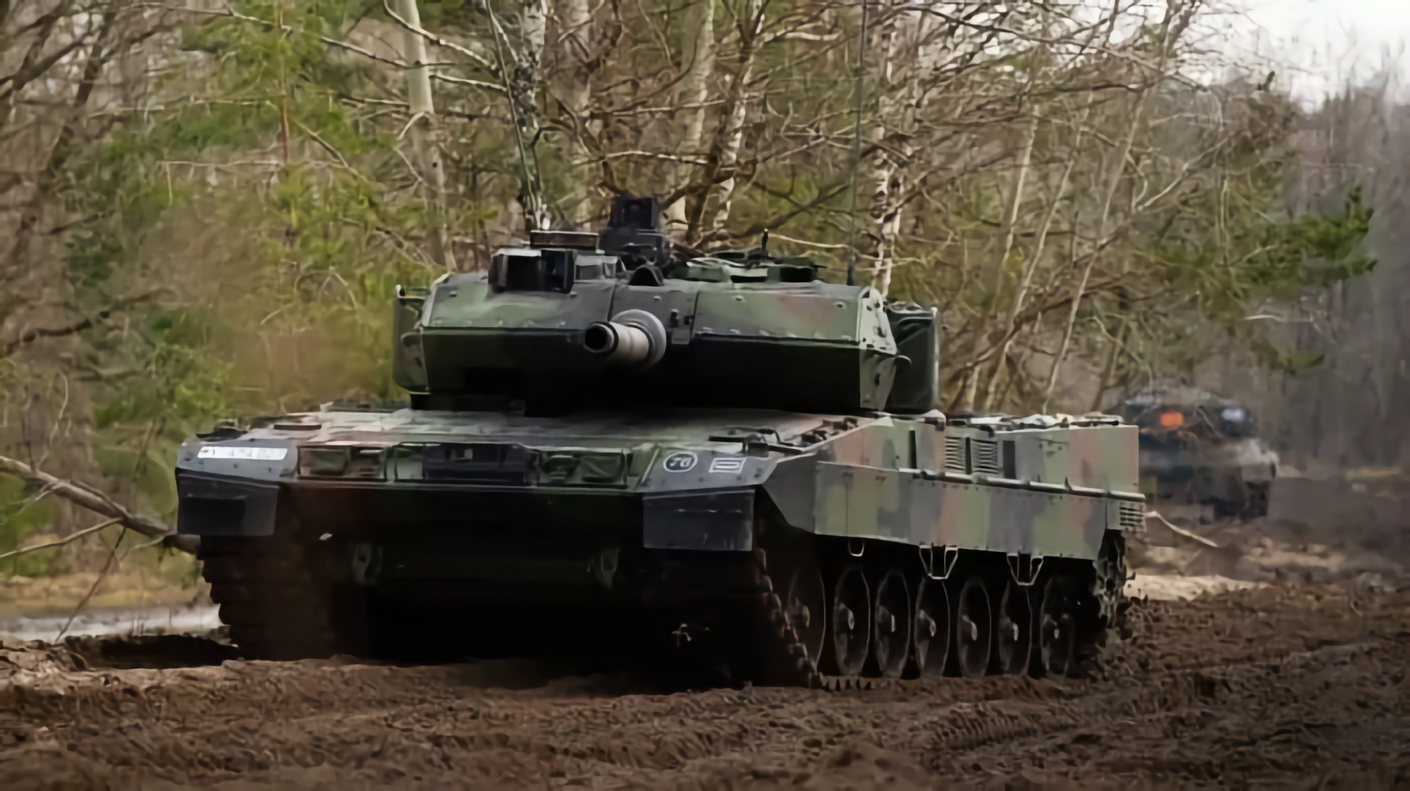 L'AFU ha mostrato come spara agli occupanti utilizzando un carro armato tedesco Leopard 2A6. L'AFU ha mostrato come spara agli occupanti utilizzando un carro armato tedesco Leopard 2A6.