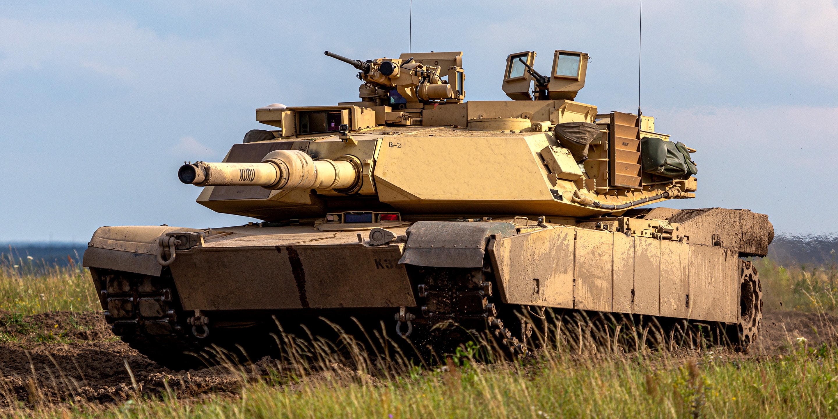 Più di 200 militari ucraini hanno completato un programma di addestramento all'uso dei carri armati M1 Abrams in Germania, ma non torneranno ancora sul campo di battaglia. Più di 200 militari ucraini hanno completato un programma di addestramento all'uso dei carri armati M1 Abrams in Germania, ma non torneranno ancora sul campo di battaglia.