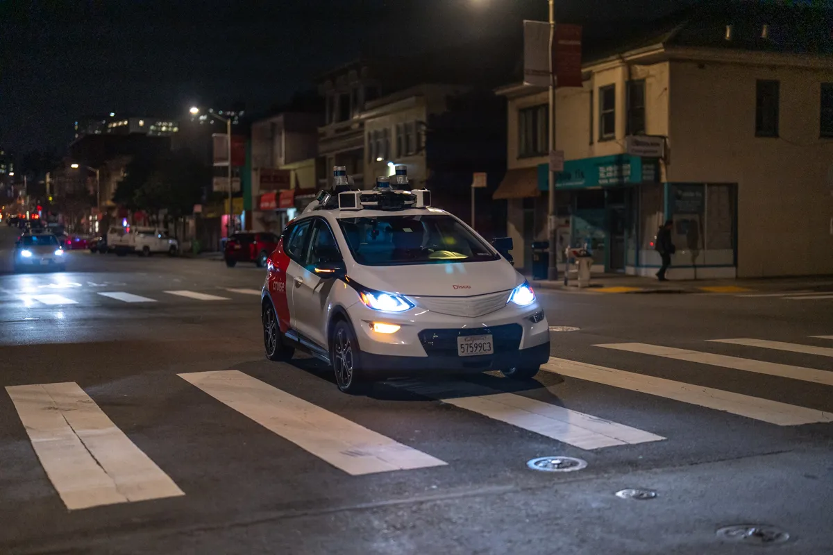Cruise sta espandendo il suo servizio di robotaxi a Phoenix, spingendosi nel territorio di Waymo Cruise sta espandendo il suo servizio di robotaxi a Phoenix, spingendosi nel territorio di Waymo