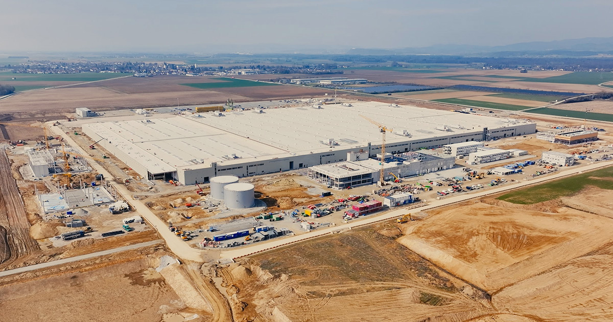 Immagini impressionanti della costruzione della fabbrica di batterie di BMW Il futuro stabilimento di BMW a Irlbach: Un video tour del cantiere