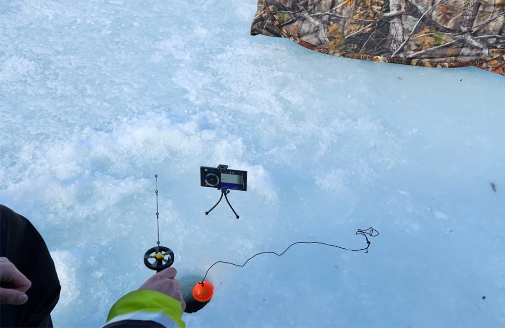 Test di ghiaccio: come il Galaxy S23 Ultra ha sopravvissuto a un'immersione di 5 ore in un fiume Galaxy S23 Ultra indistruttibile: 5 ore sotto il ghiaccio - e non un graffio!
