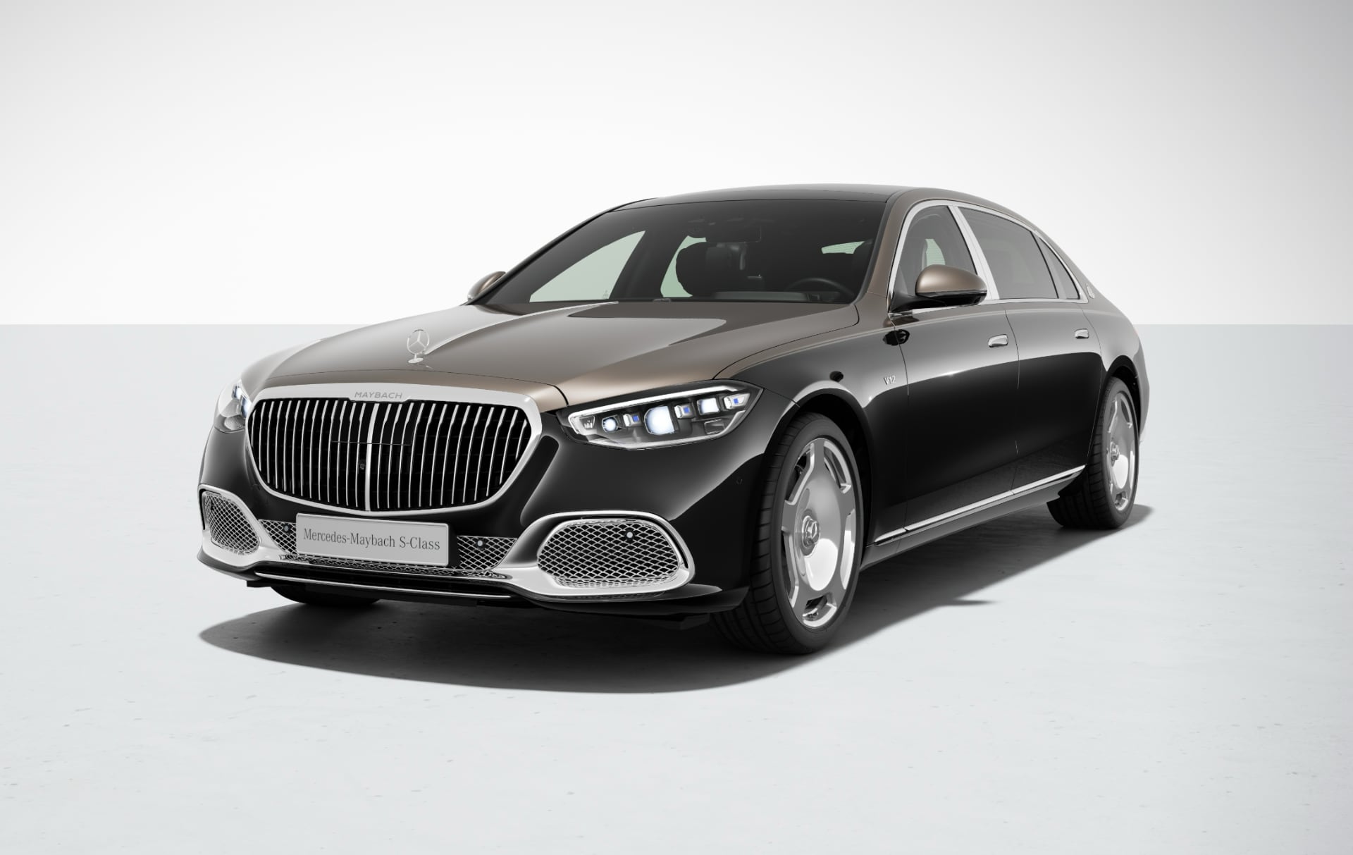 Dentro l'Evoluzione Tecnologica di Mercedes-Benz Mercedes-Benz: Pioniera dell'Intersecting di Lusso e Tecnologia