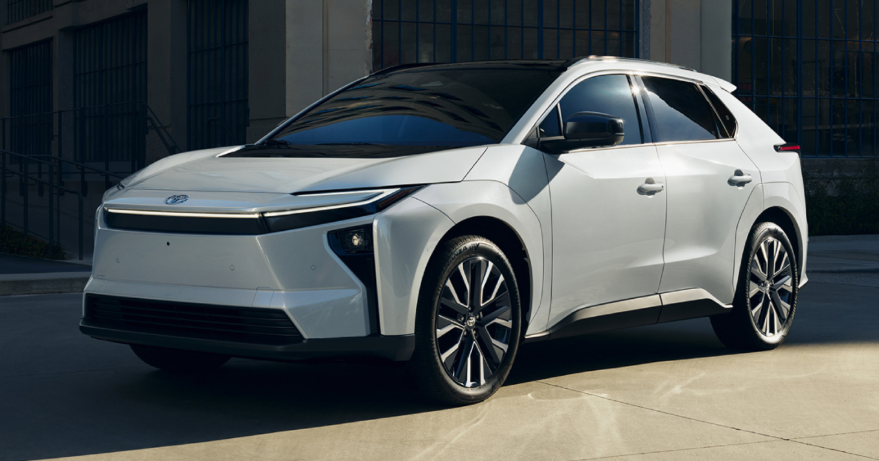 Evoluzione della serie elettrica: le novità nel nuovo Toyota bZ Nuovo sguardo: Il nuovo Toyota bZ introduce innovazioni nella mobilità sostenibile