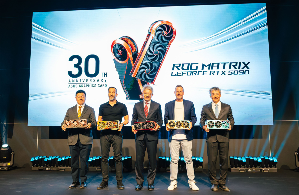 ASUS festeggia 30 anni di ROG: l'esclusiva RTX 5090 al centro dell'attenzione