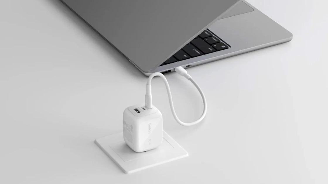 Incontra BoostCharge Pro: Il Caricatore da Muro 3-Port GaN definitivo per gli appassionati di tecnologia