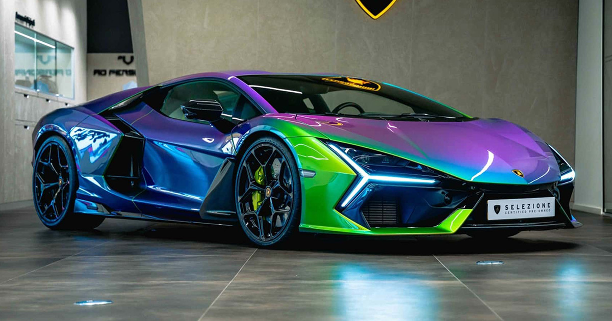 A casa ieri, camaleonte oggi: presentiamo Lamborghini Revuelto Lamborghini Revuelto: il nuovo "Camaleonte" delle supercar