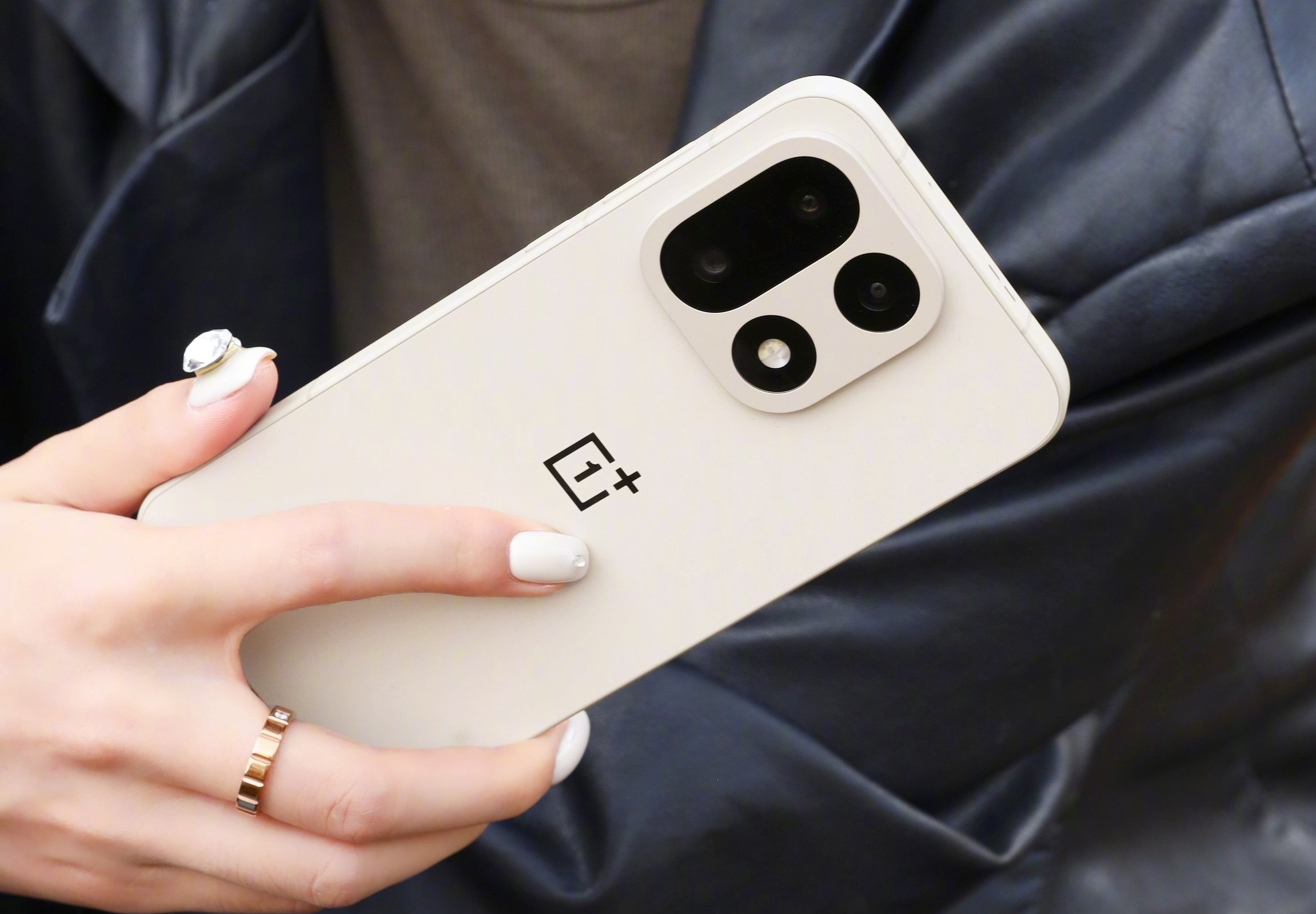 Il conto alla rovescia inizia: in attesa del lancio di OnePlus 15 Presentazione di OnePlus 15: cosa aspettarsi dal nuovo fiore all'occhiello