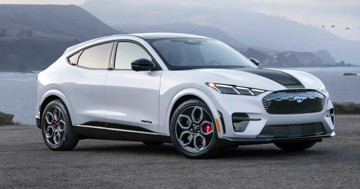 Iconico Incontra Elettrico: Esplorando l'edizione speciale Ford Mustang Mach-E California Ford svela la Mustang Mach-E California Special: Una Nuova Era del Muscolo Elettrico
