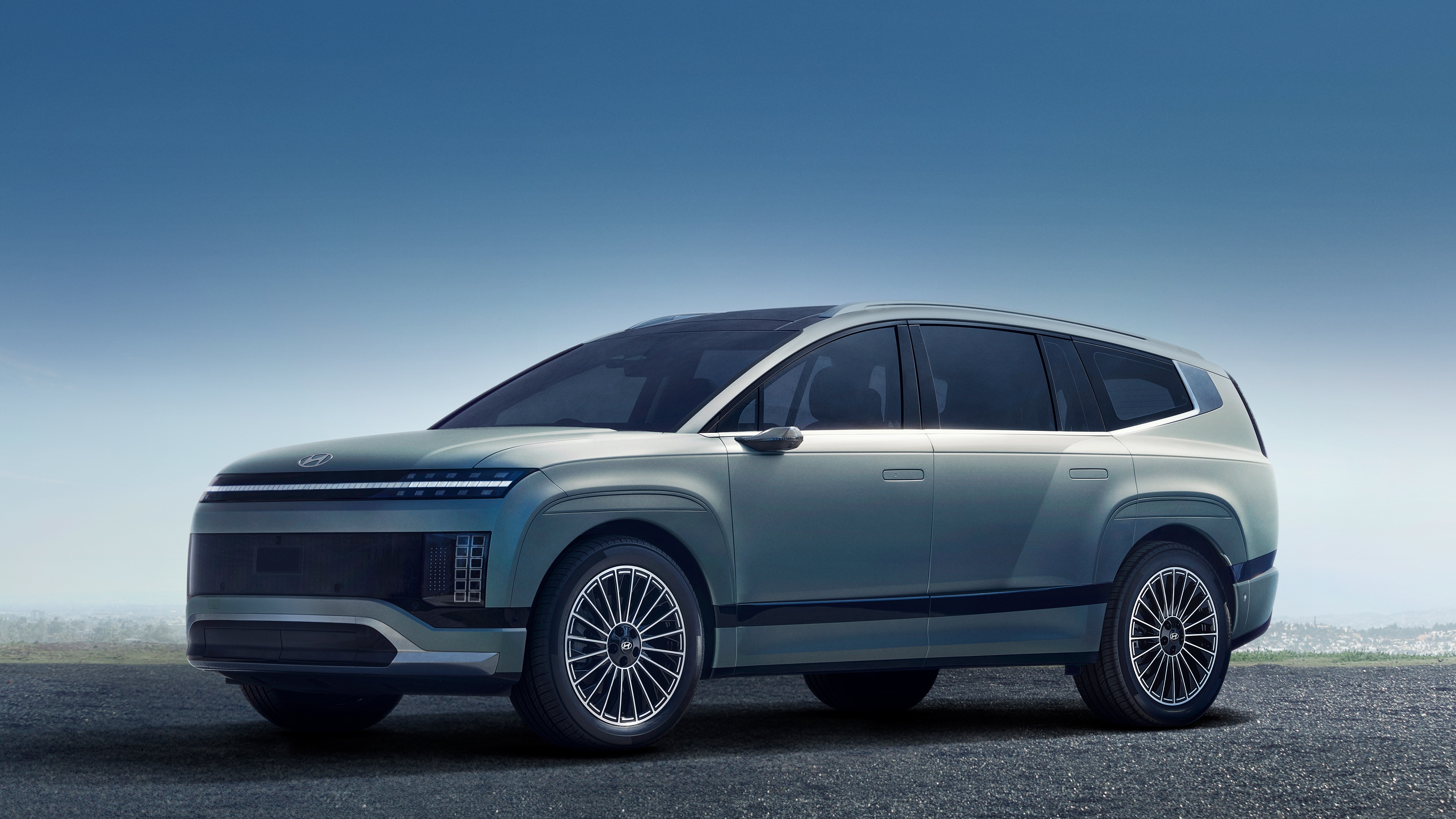Hyundai Ioniq 9: Ricarica veloce e spazio dal futuro Hyundai Ioniq 9 2025: Un SUV elettrico per tutte le esigenze della tua famiglia