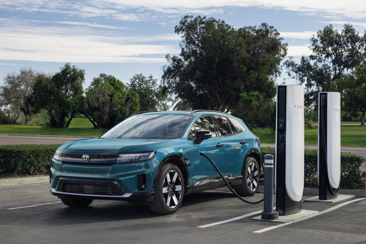 Il passo più recente nelle auto elettriche: Honda e Acura si collegano al Supercharger Tesla Honda Prologue e Acura ZDX: L'accesso al Supercharger Tesla rivoluziona il futuro della ricarica