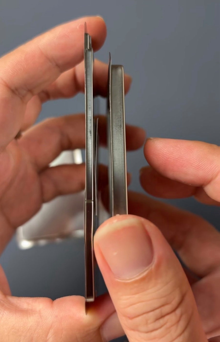 Troppa ricarica: confronto dello spessore della batteria dell'iPhone 17 Air e dell'iPhone 17 Pro
