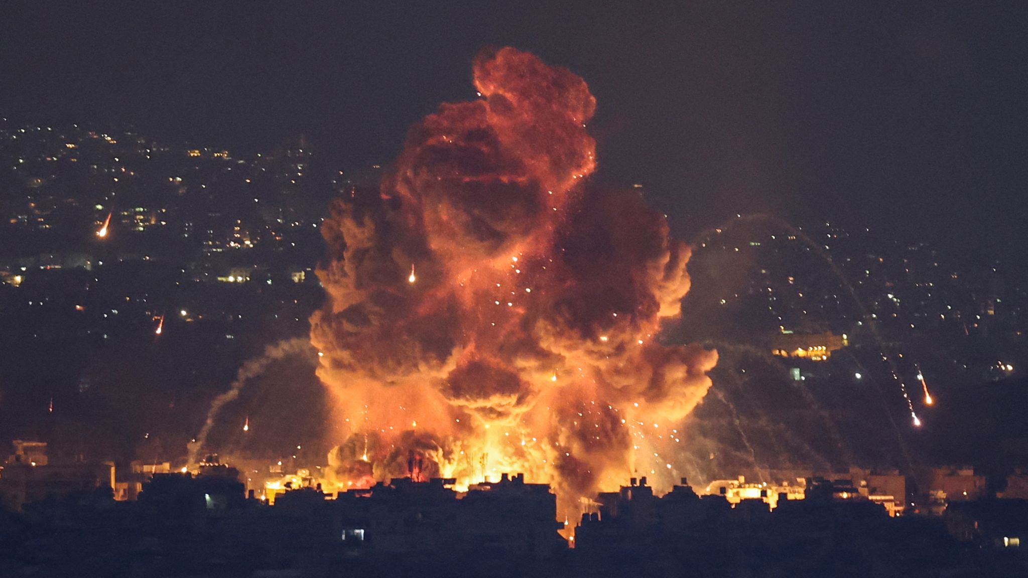 Gli Stati Uniti hanno offerto a Israele un "pacchetto di compensazione" se si asterrà dal colpire alcuni obiettivi in Iran. Gli Stati Uniti hanno offerto a Israele un "pacchetto di compensazione" se si asterrà dal colpire alcuni obiettivi in Iran.