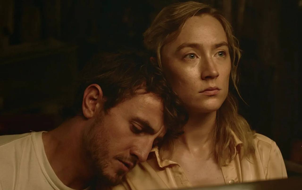 Il sensazionale trailer del nuovo thriller apocalittico con Saoirse Ronan e Paul Maskell combina lo spirito di "Black Mirror" e "Interstellar".