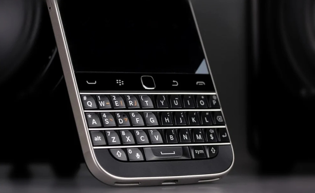 Riscoprendo il BlackBerry Classic Q20: Un Ombra alla Tecnologia Senza Tempo
