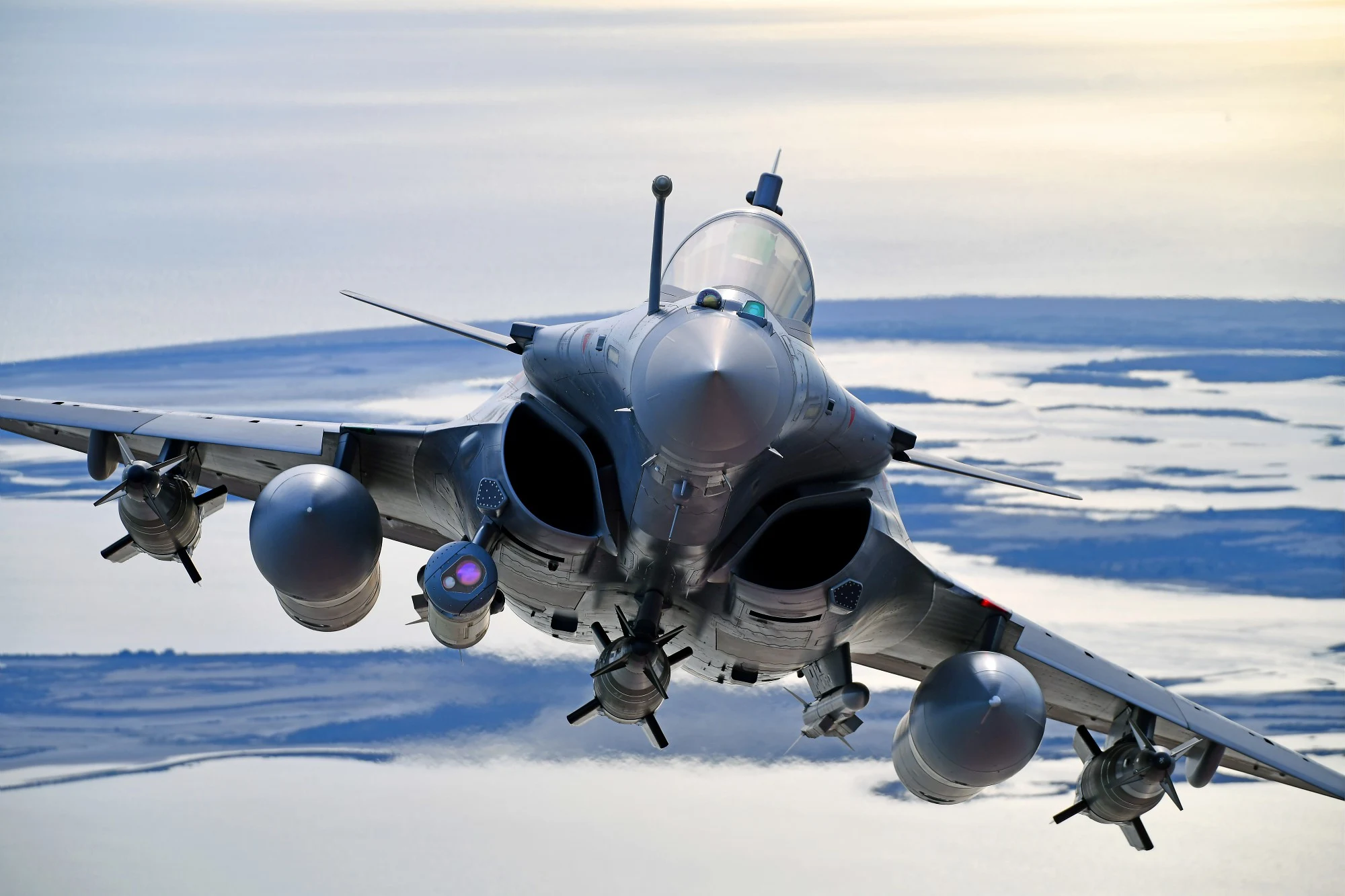 Dassault Rafale: Innovazione e potenza nell'aviazione militare moderna Esplorare il Dassault Rafale: Una meraviglia dell'ingegneria aeronautica