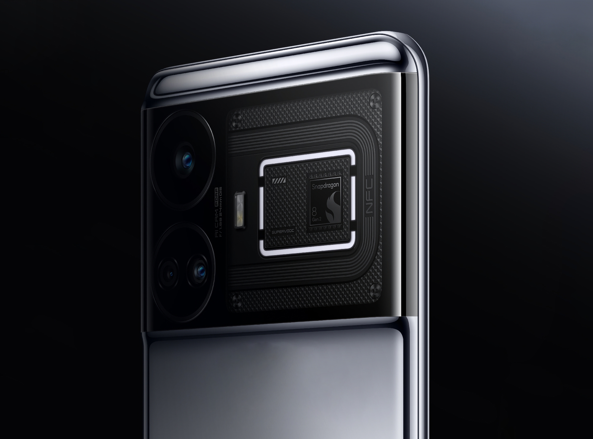 Display curvo, pannello posteriore trasparente e retroilluminazione RGB: il realme GT 5 è apparso in un video ufficiale