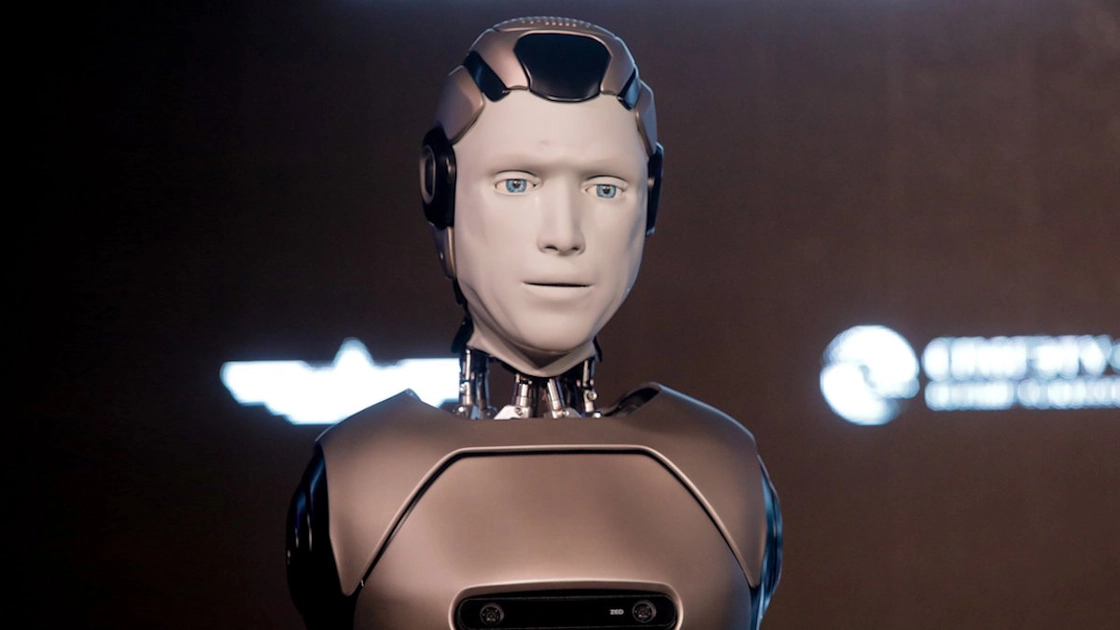 Robot AIDOL: Intelligenza Artificiale Ora nel Mondo delle Stelle