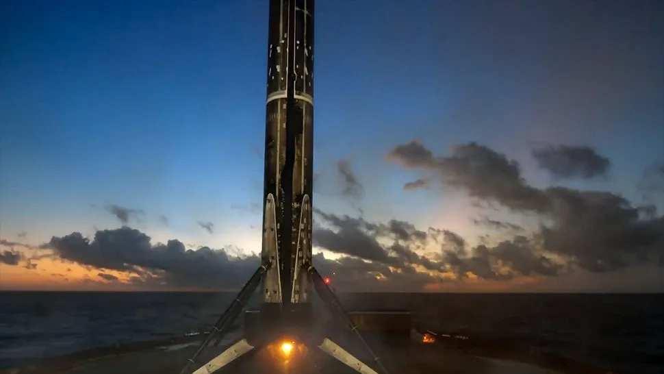Record di 32 atterraggi: Falcon 9 ritorna sulla Terra tramite la nave Just Read the Instructions