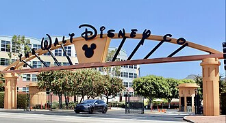 Disney accusa Google di utilizzare i suoi personaggi per l'addestramento AI