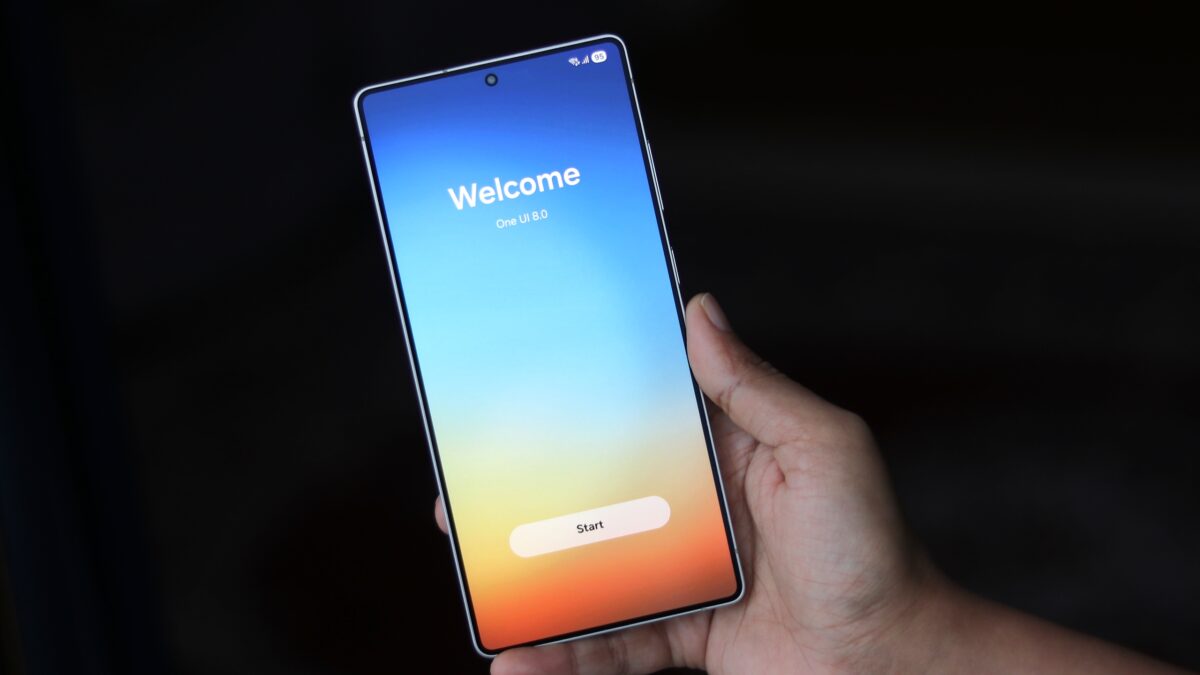 La sorpresa di Samsung: la fuga del firmware di Galaxy S26 Ultra punta a One UI 8.5 e Android 16 Galaxy S26 Ultra: il firmware apre One UI 8.5 basato su Android 16
