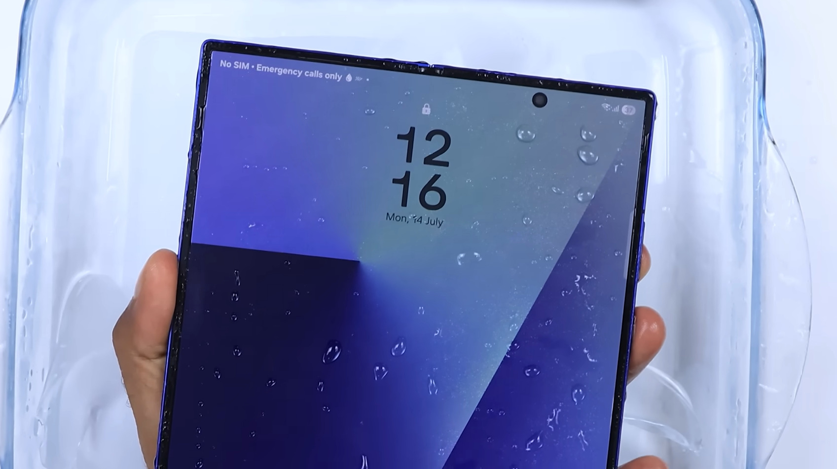 Galaxy Z Fold 7 dimostra la sua durabilità in nuovi test di resistenza