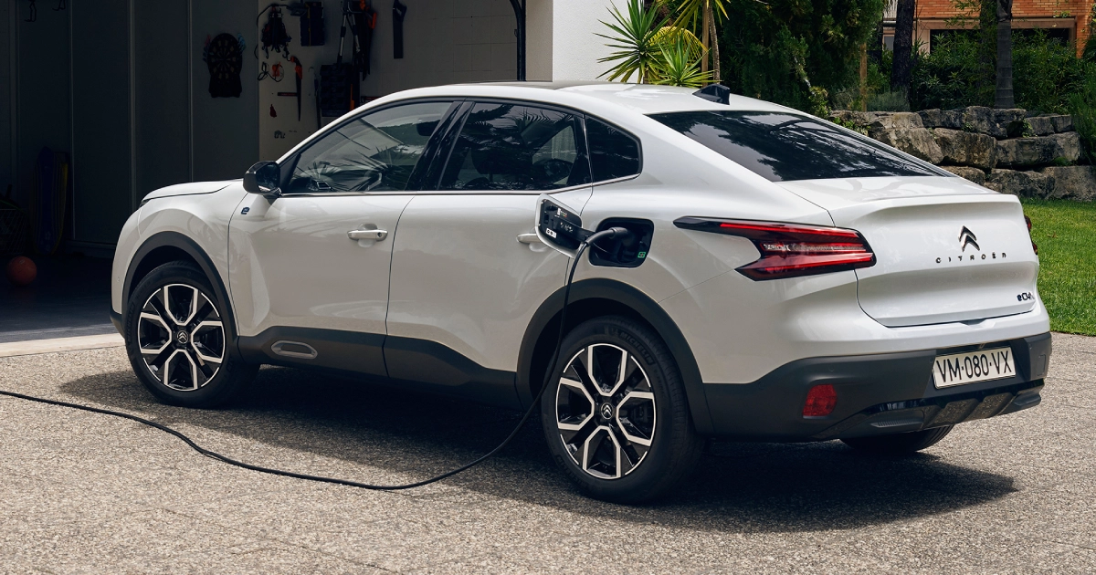 Incontro Elettrizzante: Citroën ë-C4 X al Centro dell'Innovazione