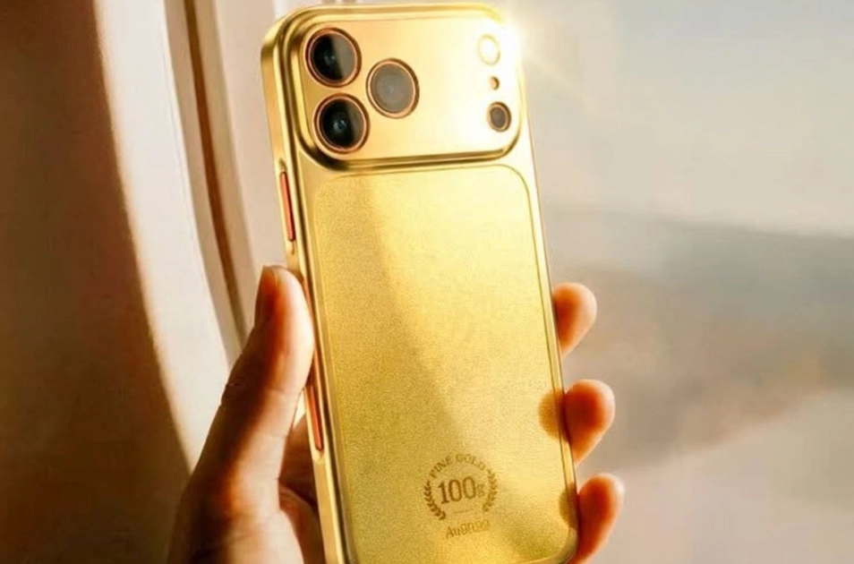 Lusso a portata di mano: custodia in oro per iPhone