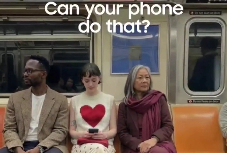 Samsung presenta un nuovo capolavoro pubblicitario: screenshot sotto i riflettori