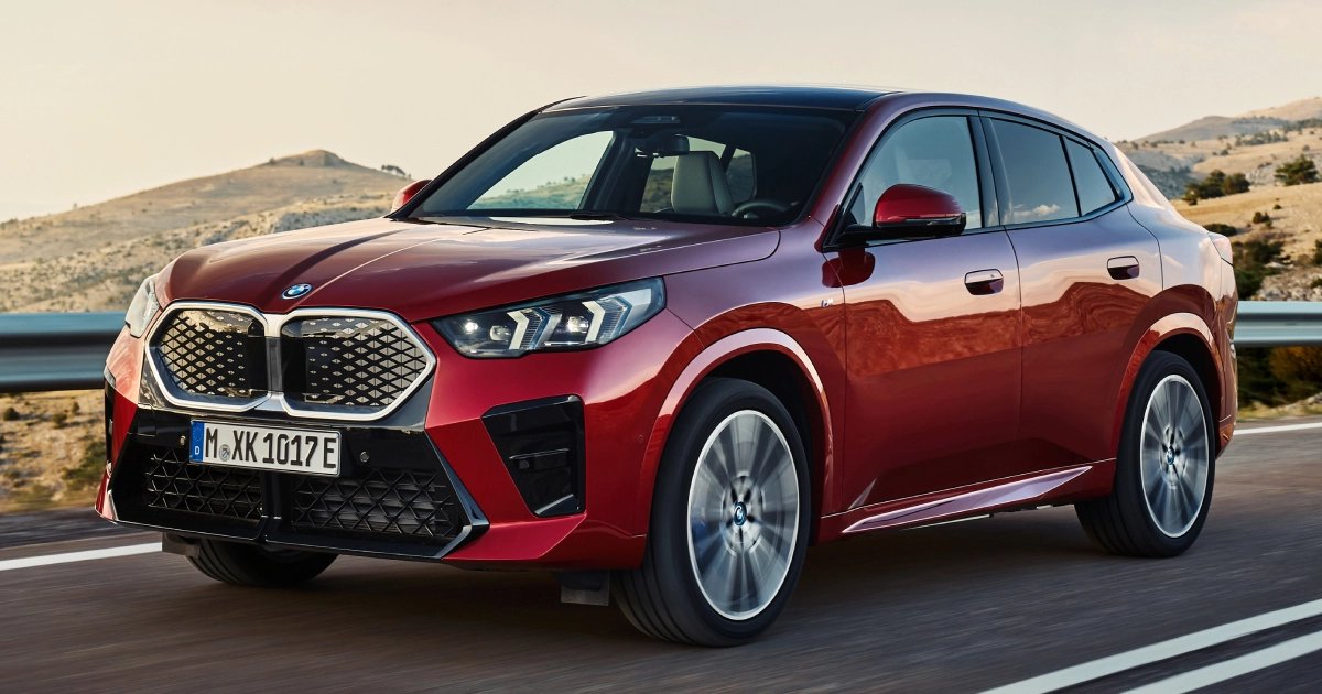 BMW iX2 xDrive30: Una Nuova Esperienza Elettrizzante per gli Appassionati di Tecnologia