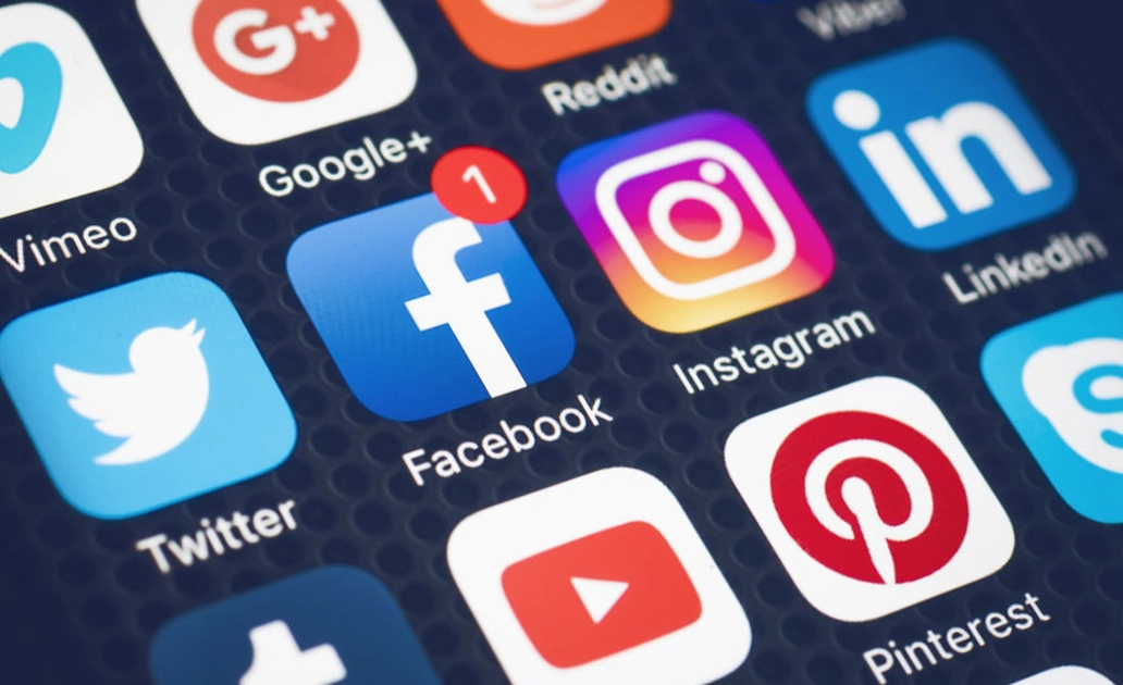 I parlamentari francesi hanno sostenuto il divieto dei social media per i bambini sotto i 15 anni