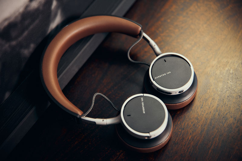 Cuffie Beyerdynamic Aventho 100 nella stanza Cuffie Beyerdynamic Aventho 100 nella stanza