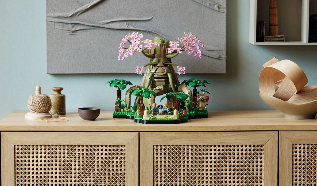 In un'interessante collaborazione tra Nintendo e LEGO, è stato annunciato il primo costruttore a tema The Legend of Zelda che permetterà di assemblare due varianti del Grande Albero di Deku.
