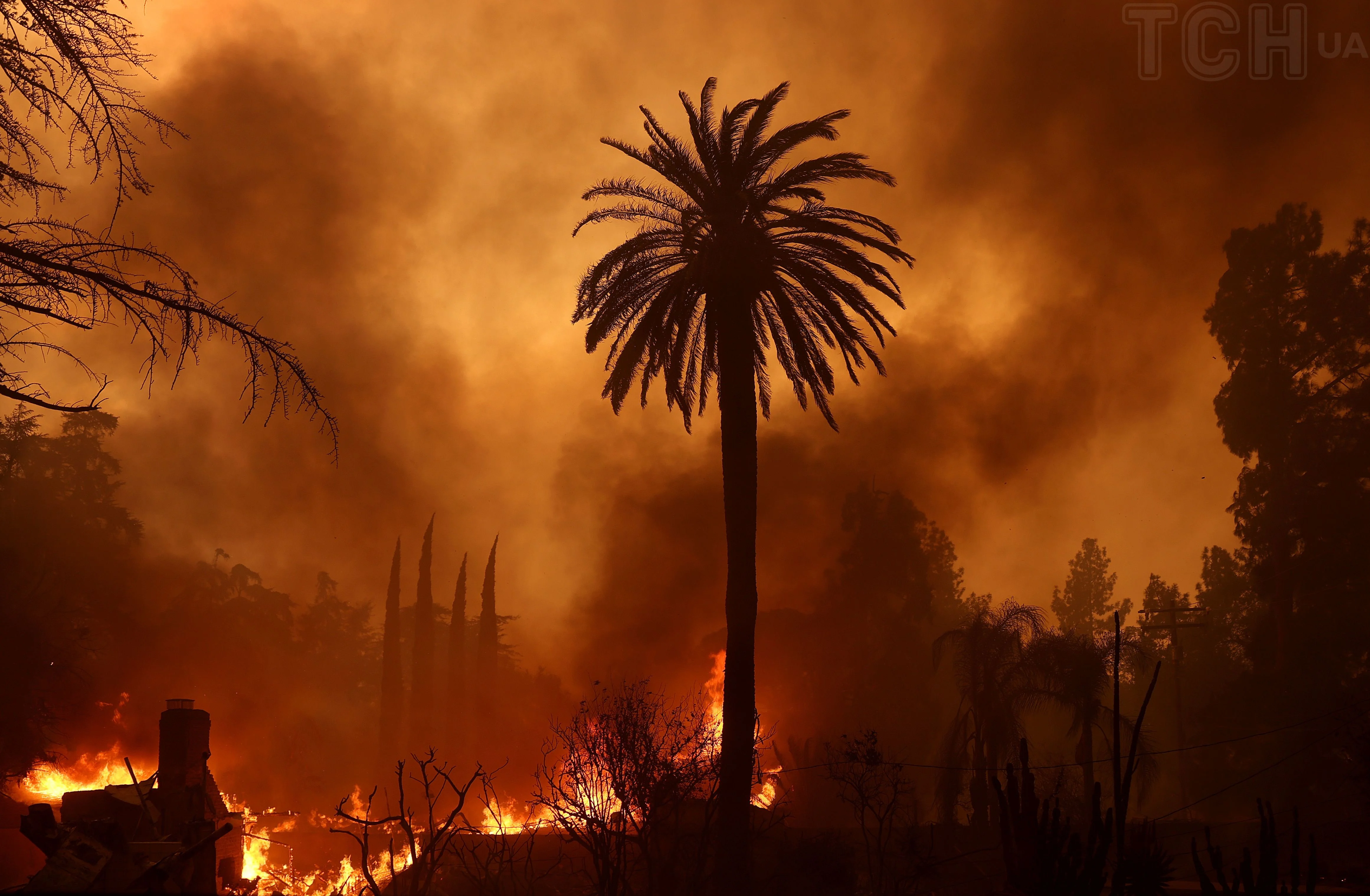 Incendio boschivo a Los Angeles Incendio boschivo a Los Angeles
