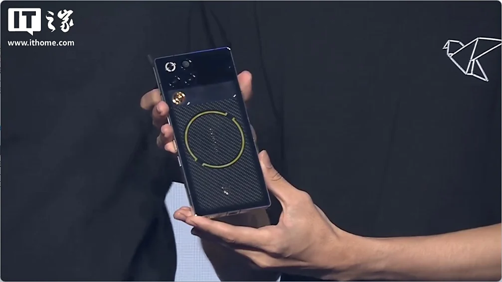 RedMagic 11 Pro senza tacche e fori