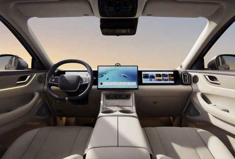 Interni dell'Exlantix ES7 GT