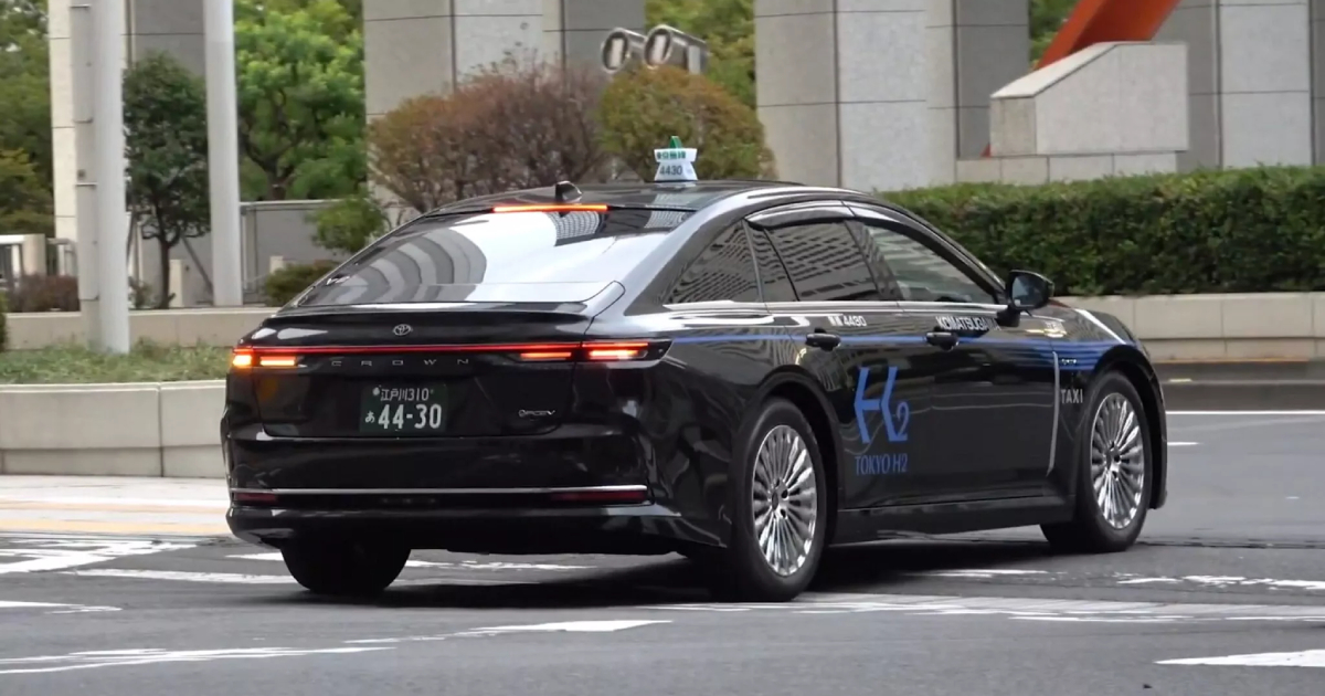 Caratteristiche degli interni del Toyota Crown FCEV per i taxi