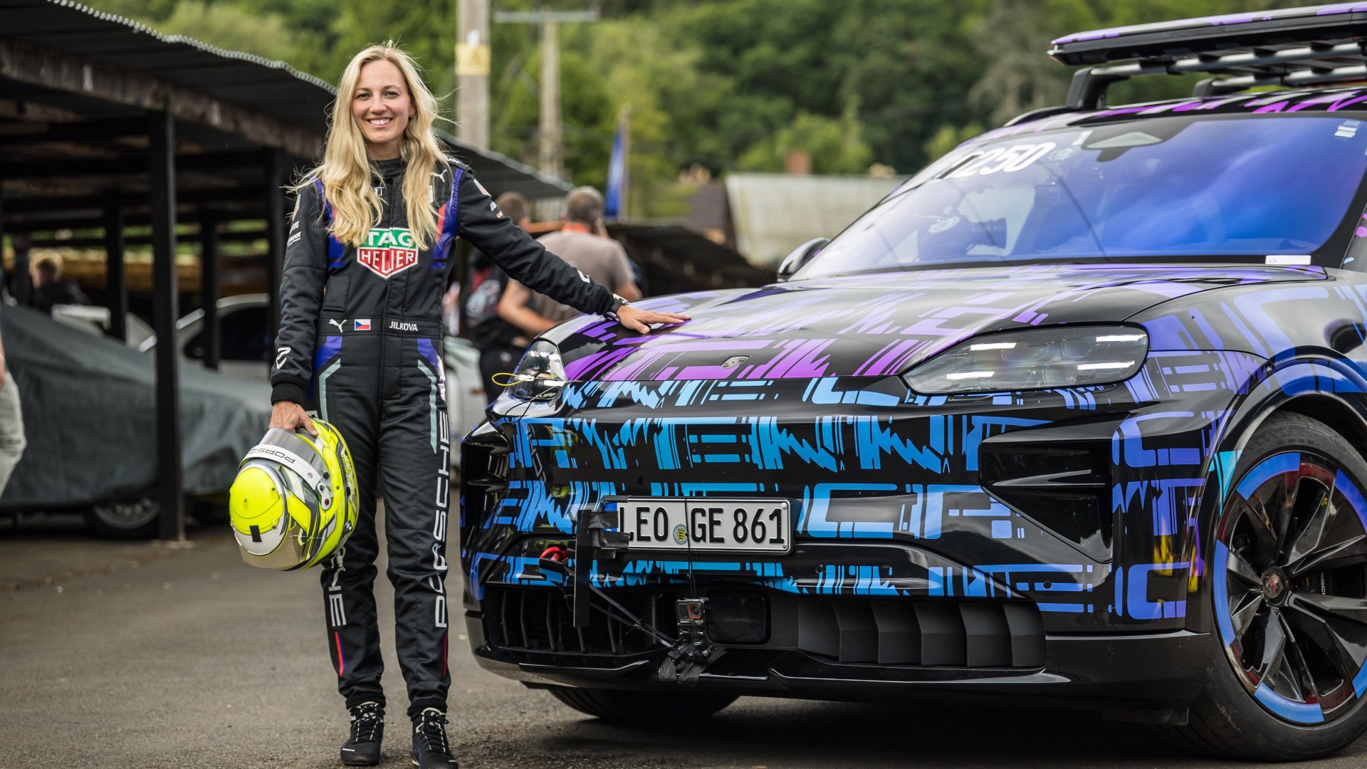 La prima Porsche Cayenne completamente elettrica sul circuito di Shelsley Walsh