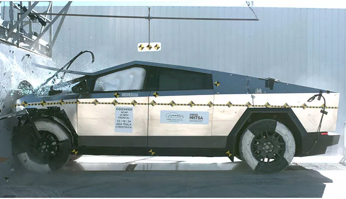Tesla Cybertruck in prova