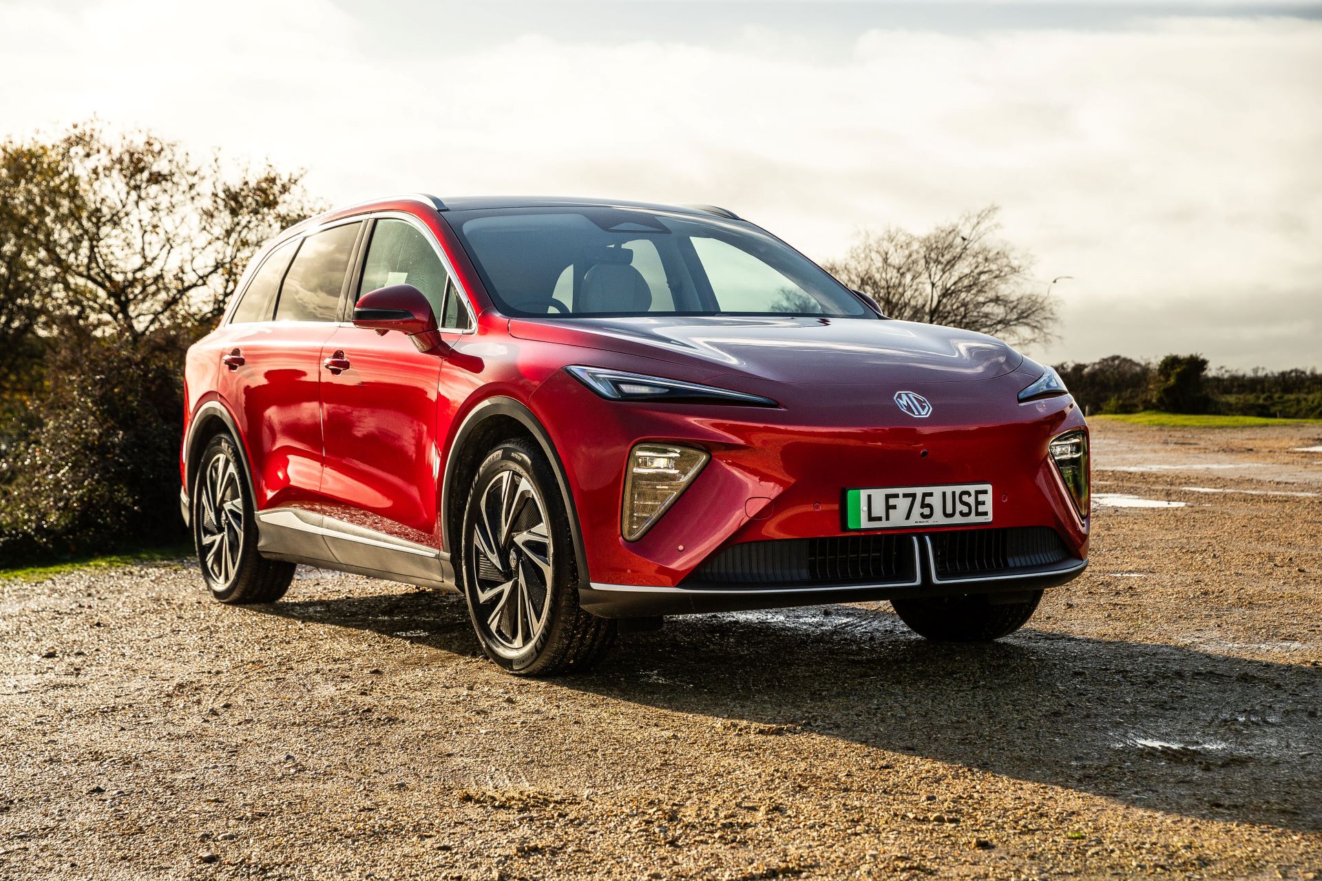 Vista laterale MG S6 EV