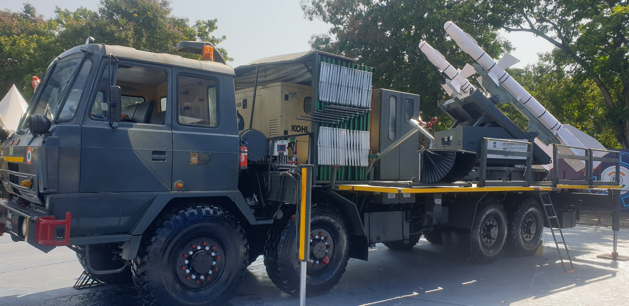 L'India presenta il sistema di difesa aerea Samar-2 con missile P-27T e telaio Tatra 815 L'India presenta il sistema di difesa aerea Samar-2 con missile P-27T e telaio Tatra 815
