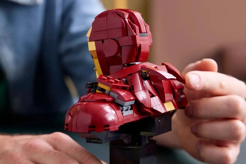 Dettaglio del mini busto di Iron Man Dettaglio del mini busto di Iron Man