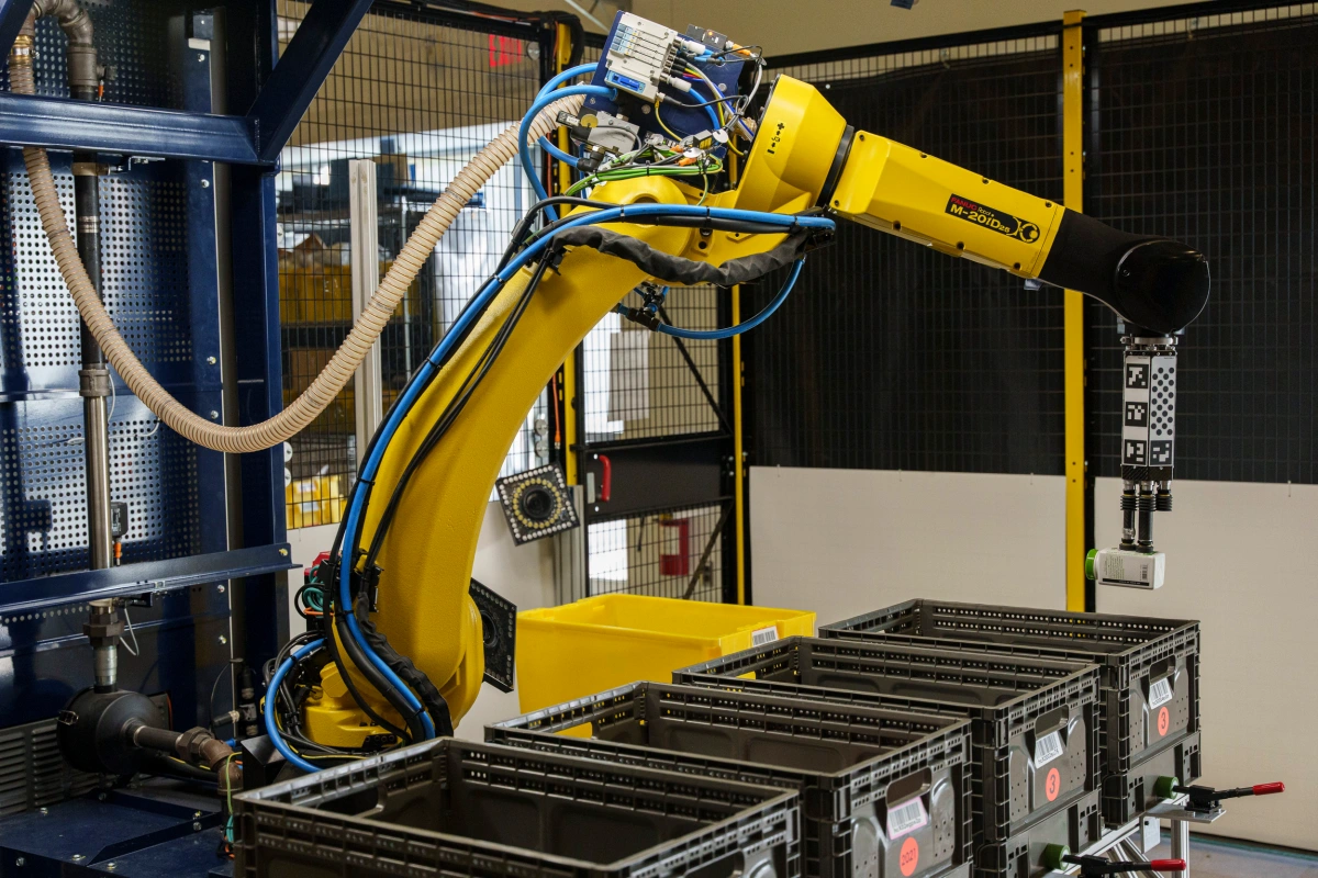 Amazon presenta il robot Sparrow per svolgere lavori di routine nei magazzini-4