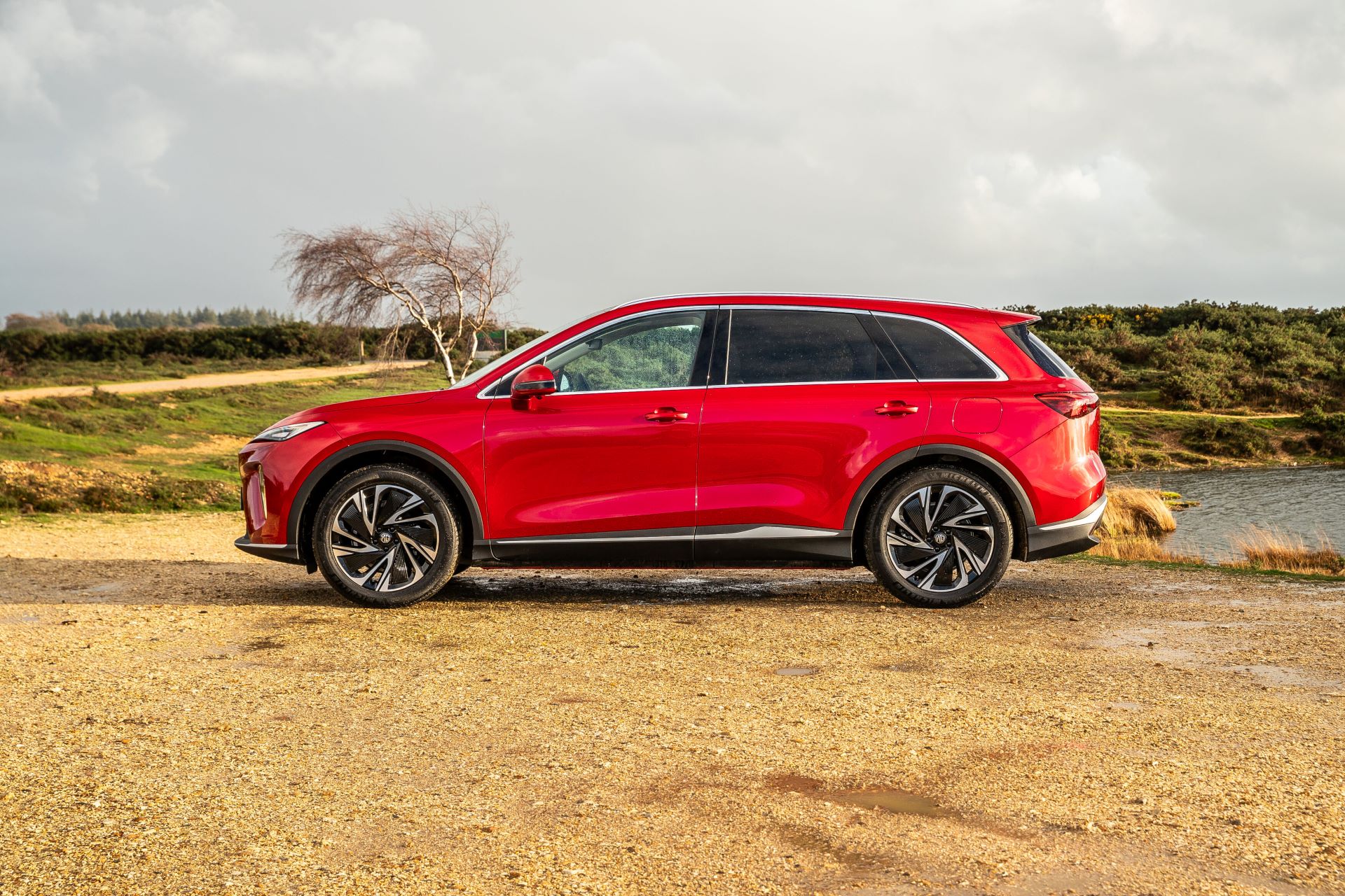 Vista anteriore MG S6 EV